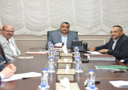 وزير الدولة للإنتاج الحربي يبحث موقف العقود الخاصة بعدد من المشروعات