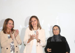 وزيرة الثقافة تزور محافظة شمال سيناء لتفقد عدد من ورش الحرف اليدوية