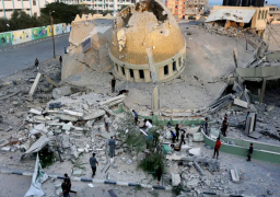 يوم ثالث من المواجهات .. اقتحامات بالضفة وقصف مسجدين في غزة