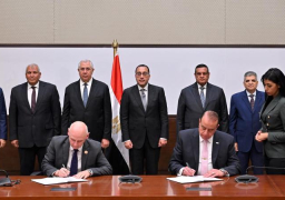 مدبولي يشهد توقيع مذكرة تعاون بين هيئة قناة السويس وشركة “بلدنا” القطرية