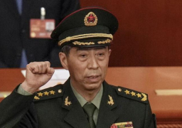 إقالة وزير الدفاع الصيني من منصبيه في مجلسي الدولة والوزراء