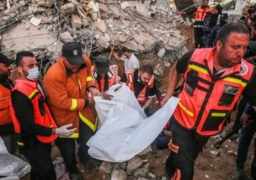 استشهاد 13 فلسطينيًا في قصف إسرائيلي .. ومستشفى القدس تقول إنها تلقت تهديدا جديدًا بالقصف