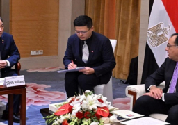 بالصور.. رئيس الوزراء يلتقي رئيس شركة “تشاينا إنرجي” في بكين