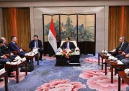 بالصور.. رئيس الوزراء يلتقي رئيس شركة “تيدا” في بكين