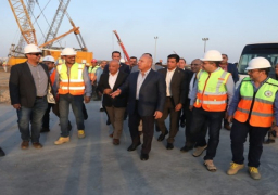 بالصور.. وزير النقل يجري جولة تفقديه بميناء دمياط البحري لمتابعة معدلات تنفيذ المشروعات الجاري تنفيذها بالميناء