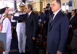 بالفيديو.. الرئيس السيسي يقلد أوائل خريجي الشرطة نوط الامتياز