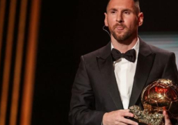 ليونيل ميسي يتوج بالكرة الذهبية للمرة الثامنة في تاريخه