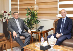 وزير التنمية المحلية يبحث مع قنصل عام فرنسا بالإسكندرية دعم التعاون المشترك