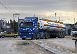 مسؤول : إسرائيل تسمح بدخول شاحنتي وقود يوميا إلى غزة