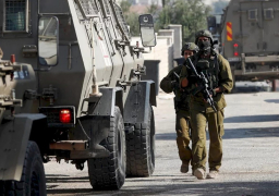 الاحتلال الإسرائيلي يقتحم عددًا من مخيمات الضفة الغربية ويعتقل عشرات الفلسطينيين