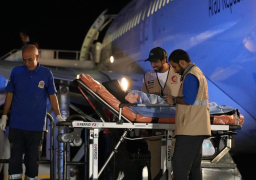 الإمارات تستقبل الطائرة الأولى ضمن مبادرة “استضافة 1000 طفل فلسطيني للعلاج”