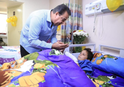 وزير الصحة يطمئن على الطفل الفلسطيني «عبدالله الكحيل» بمعهد ناصر ويجتمع مع الفريق الطبي المعالج