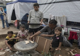 “الأونروا”: مليون نازح في قطاع غزة يقطنون داخل 156 مركزا