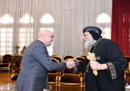 بالصور.. وزير الإسكان يلتقي البابا تواضروس الثاني لمتابعة موقف تنفيذ الكنائس فى المدن الجديدة