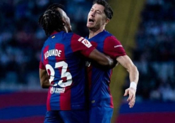 برشلونة يقلب تأخره ويفوز على ألافيس بثنائية ليفاندوفسكي بالدوري الإسباني