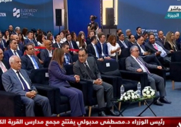 رئيس الوزراء يفتتح مجمع المدارس بالقرية الكونية