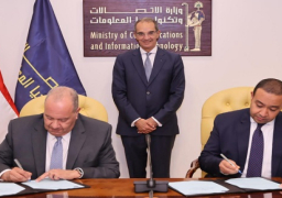 طلعت يشهد توقيع عقد بين المصرية للاتصالات و”راية” لإنشاء المرحلة الثانية من مركز البيانات الإقليمي