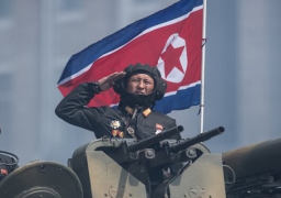 كوريا الشمالية تعيد بناء نقاط الحراسة وتنشر أسلحة نارية ثقيلة على حدود الكوريتين