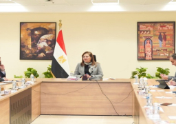 وزيرة التخطيط تبحث مع ممثلي القطاع الخاص تكرار نموذج مدارس أرض القرية الكونية