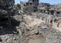 غارات إسرائيلية مكثفة تستهدف دير البلح وسط قطاع غزة