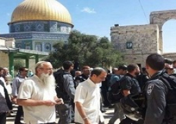 مُستوطنون إسرائيليون يقتحمون الأقصى بحماية الاحتلال الإسرائيلي