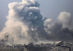 استشهاد 12 فلسطينيًا وإصابة العشرات جراء قصف إسرائيلي لمنزل جنوب قطاع غزة