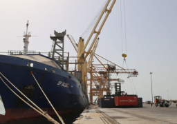 انفجار وإطلاق صواريخ تجاه سفينة قرب الحديدة