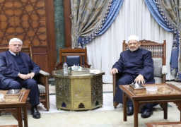 بالصور .. شيخ الأزهر يناقش مع وزير التعليم العالي سبل تعزيز التعاون والتكامل المشترك