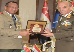 بالصور.. وزير الدفاع يلتقي عدداً من قادة الوفود العسكرية على هامش معرض EDEX – 2023