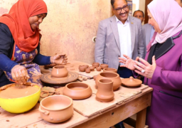 بالصور.. وزيرة التضامن تتفقد “البيت النوبي” للحرف اليدوية والتراثية بالأقصر