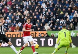 فوز نوتينجهام فورست على نيوكاسل يونايتد 3-1 بالدوري الإنجليزي الممتاز لكرة القدم