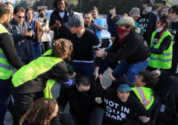 للمطالبة بوقف الحرب على غزة.. أمريكيون يهود يقطعون طريقًا سريعًا في لوس أنجلوس