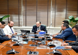 وزير التجارة والصناعة يلتقي مسؤولي مصنع “بيدو” لتصنيع المعامل التعليمية لكليات الهندسة والجامعات التكنولوجية