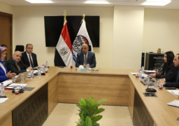 وزير قطاع الأعمال العام يستعرض الموقف التنفيذى للمشروع القومي لتطوير صناعة الغزل والنسيج