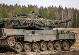 أوكرانيا : قوات حرس الحدود يدمرون دبابتين روسيتين في إقليم خيرسون