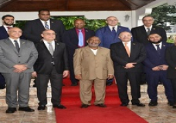 رئيس جزر القمر يستقبل وزير الإسكان ووفد المقاولون العرب