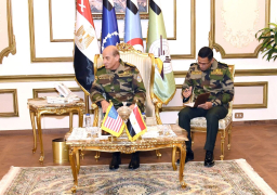 الفريق أول / محمـد زكى القائد العام للقوات المسلحة وزير الدفاع والإنتاج الحربى يلتقى المبعوث الأمريكى الخاص بالقضايا الإنسانية للشرق الأوسط