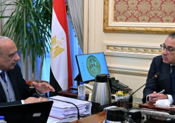 بالصور .. رئيس الوزراء يتابع مع وزير قطاع الأعمال جهود تطوير محالج القطن وإعادة تأهيلها