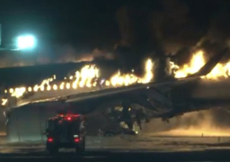 بدء التحقيق في واقعة اشتعال النيران بإحدى طائرات الخطوط اليابانية بمطار هانيدا