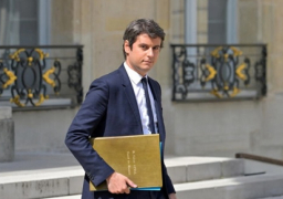 تعيين جابرييل أتال رئيسا للوزراء في فرنسا خلفا لإليزابيث بورن