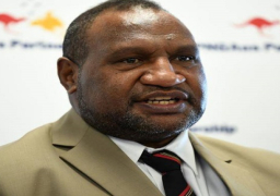 رئيس وزراء بابوا غينيا الجديدة يعلن حالة الطوارئ في البلاد بعد أعمال شغب