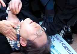 زعيم المعارضة في كوريا الجنوبية يتعرض للطعن