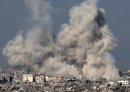 زوارق إسرائيل تقصف ساحل غزة.. وغارات على خان يونس