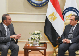 وزير البترول يبحث مع مسئولي شركة “أديس” تطورات حفر الآبار المتقادمة