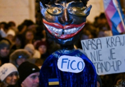 آلاف الأشخاص يتظاهرون احتجاجا على تعديل قضائي تخطط له الحكومة السلوفاكية