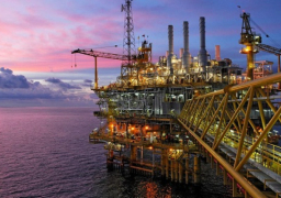 ارتفاع النفط متأثراً بمخاوف الإمدادات مع استمرار تعطيلات الشحن