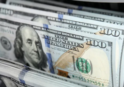 الدولار قرب ذروة 7 أسابيع مع استبعاد خفض الفائدة في مارس