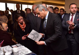 الصور ..وزير العمل ومحافظ القاهرة يفتتحان معرضًا لمنتجات مركز تدريب مهني