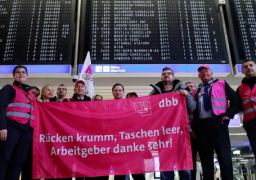 عطل الحركة الجوية في معظم المطارات الكبرى بألمانيا بسبب اضراب عمال الأمن