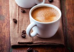7 آثار جانبية لشرب القهوة باللبن “على الريق”